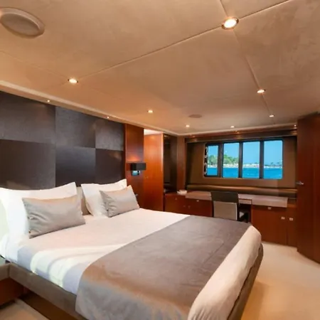 Private Yacht - Princess 72 Fly 度假居 *