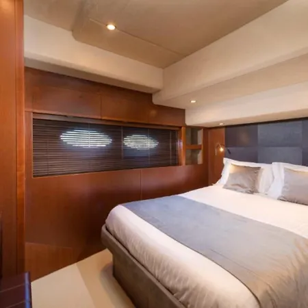 Private Yacht - Princess 72 Fly Holiday home