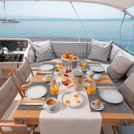 Private Yacht - Princess 72 Fly Holiday home *